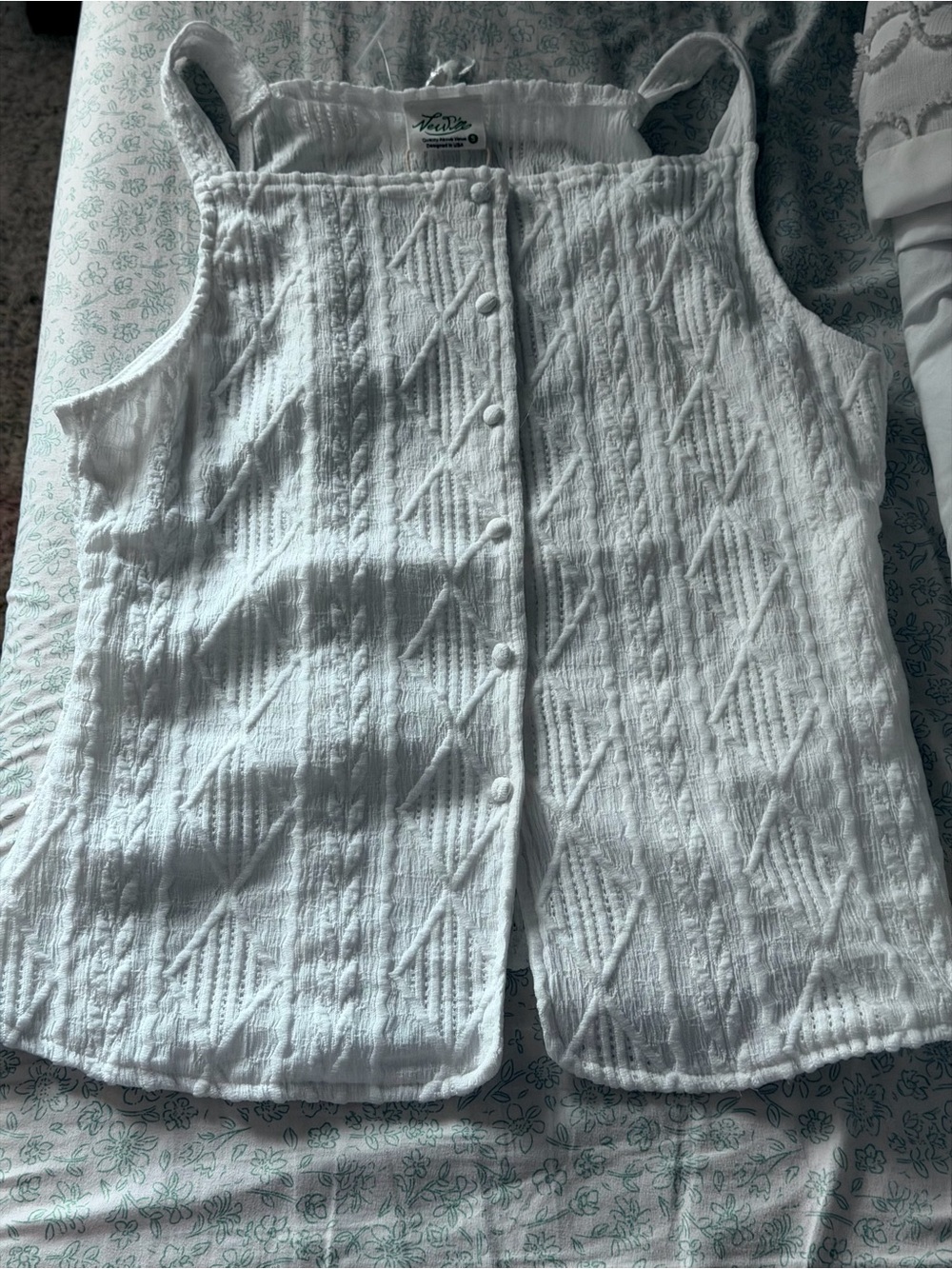 White Textured Button-Front Tank Top - Picture 2 of 4